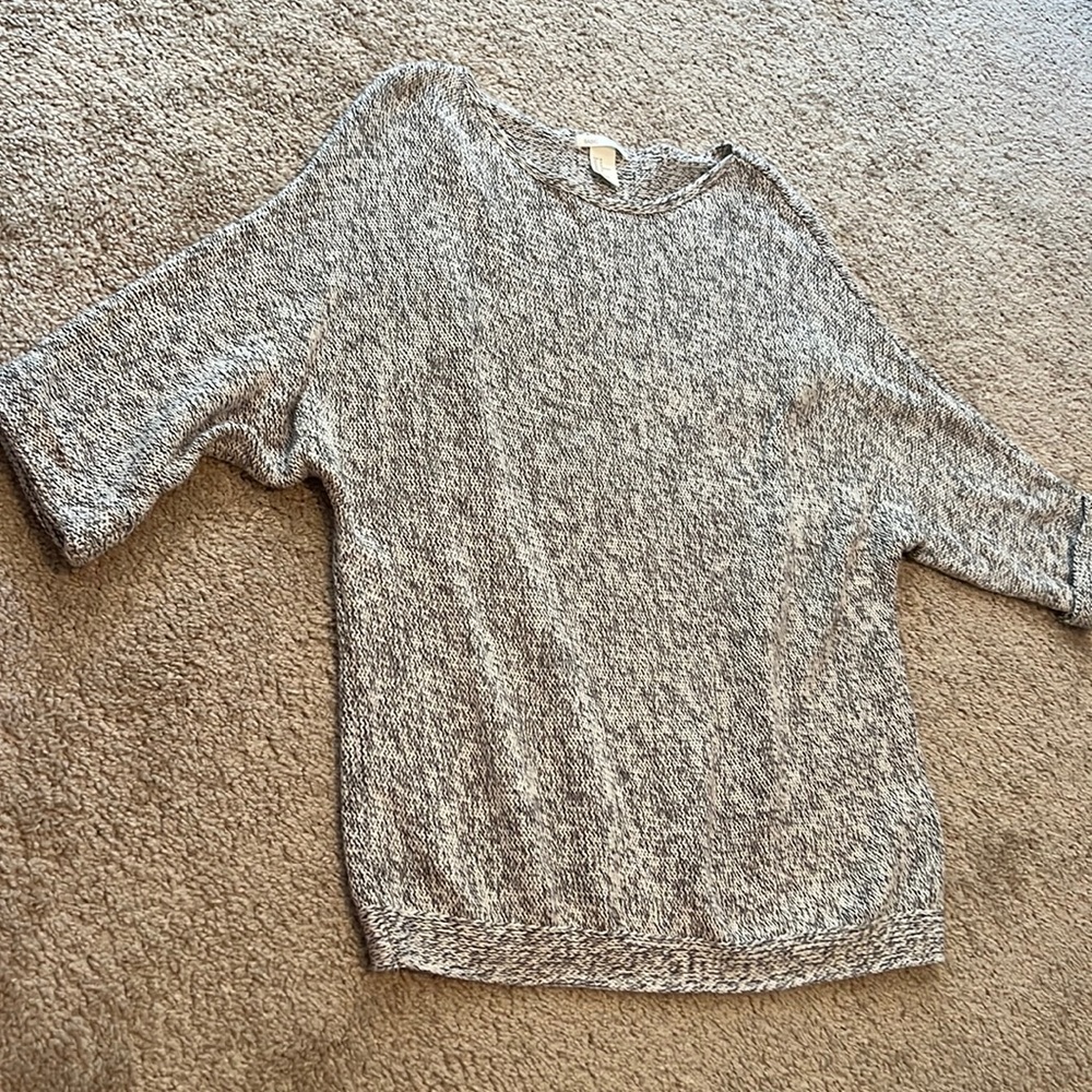 Black and white 3/4 sleeve sweater from H&M